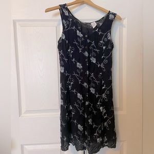 *SOLD* Beautiful flowy dark blue floral patterned mini dress